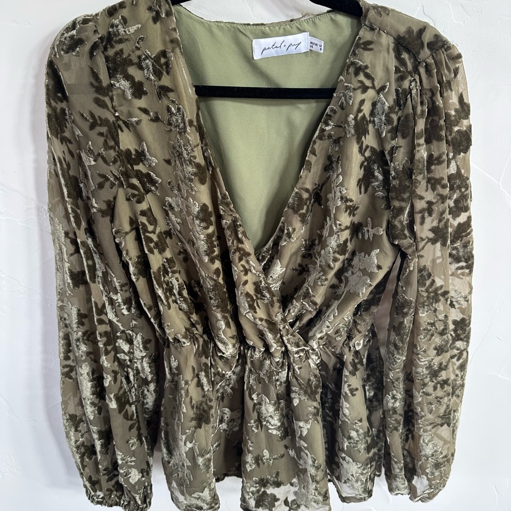 Petal & Pup Green Floral Wrap Top- size 8